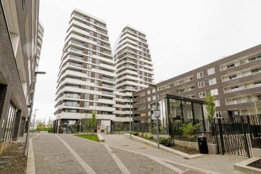 Lovely En-Suite Flat With Balcony And Parking. Londres Extérieur photo