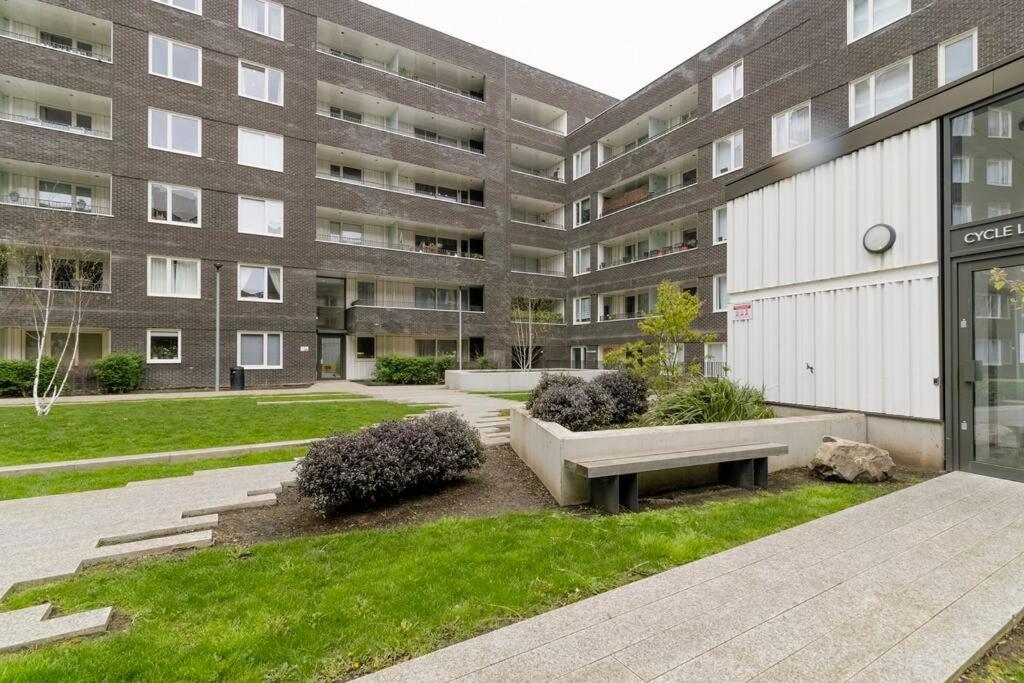 Lovely En-Suite Flat With Balcony And Parking. Londres Extérieur photo