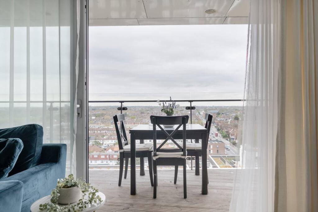 Lovely En-Suite Flat With Balcony And Parking. Londres Extérieur photo