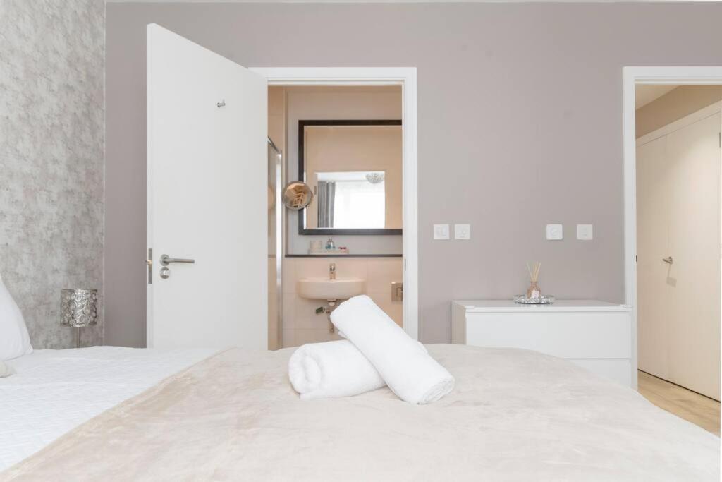 Lovely En-Suite Flat With Balcony And Parking. Londres Extérieur photo