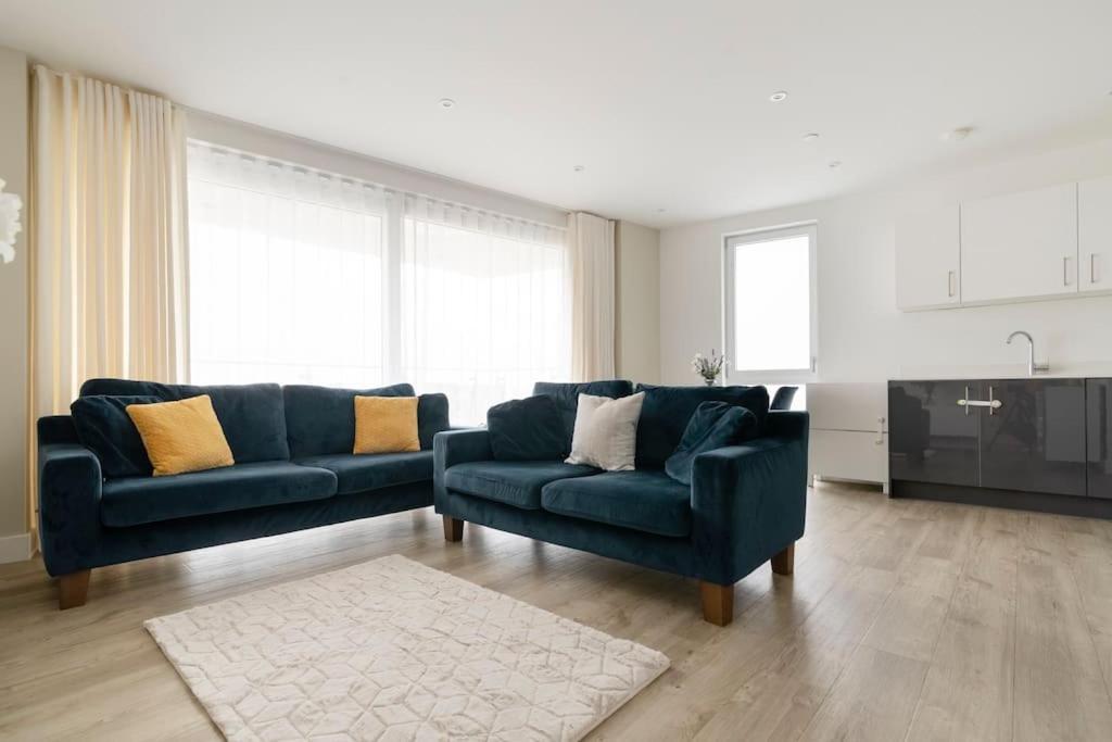 Lovely En-Suite Flat With Balcony And Parking. Londres Extérieur photo